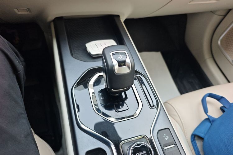 吉利汽车 吉利icon 2023款 1.5TD 巧克力醇巧版中控内饰18