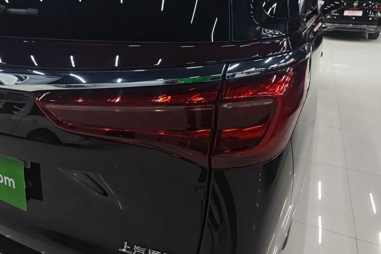 别克GL8 2022款 改款 Avenir艾维亚 六座贤礼版车身外观9