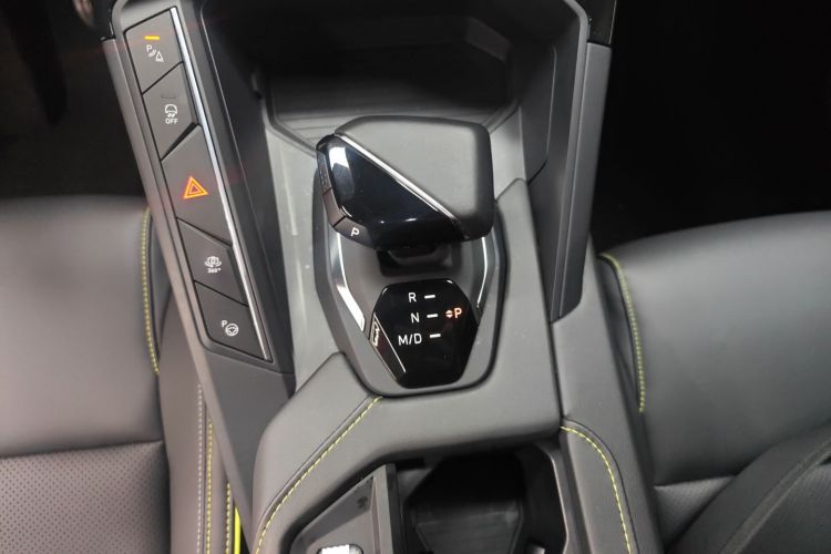 领克06 2023款 Remix 1.5T 劲Halo中控内饰18