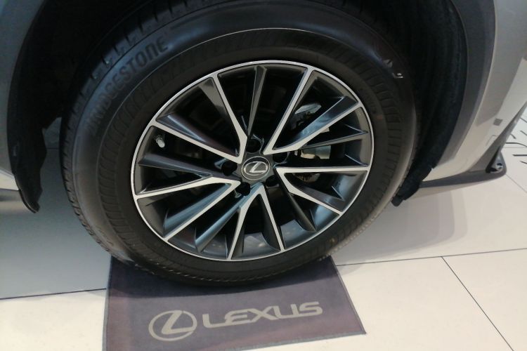 雷克萨斯NX 2022款 260 前驱 创悦版车身外观10