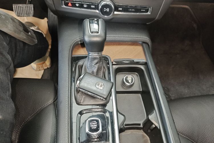 沃尔沃S90 2018款 T5 智雅版中控内饰18