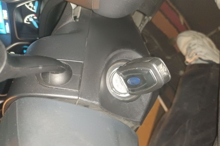 福特 福克斯 2017款 三厢 EcoBoost 180 自动精英型中控内饰11