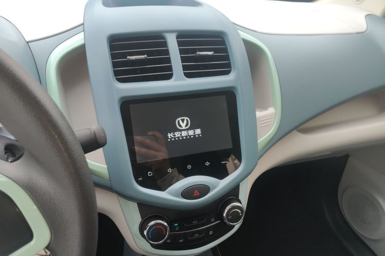 长安欧尚 奔奔E-Star 2022款 国民版 多彩限量款（快充版）磷酸铁锂局部细节16