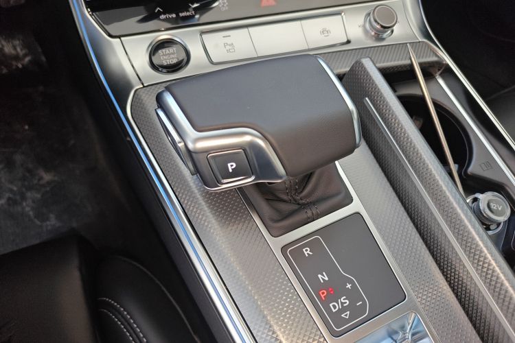 奥迪A6L 2025款 45 TFSI 臻选动感型中控内饰18