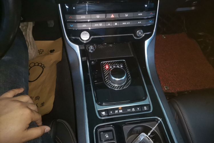 捷豹XEL 2018款 2.0T 200PS 精英版局部细节18