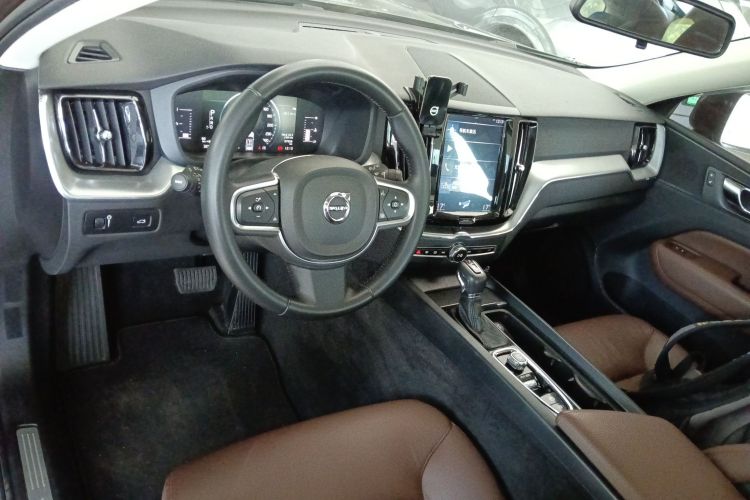 沃尔沃XC60 2018款 T5 四驱智逸版中控内饰12