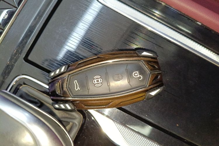 红旗H5 2023款 2.0T 自动智联旗享版中控内饰11