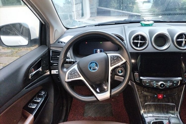 比亚迪 唐新能源 2017款 2.0T 全时四驱豪雅型 7座中控内饰13