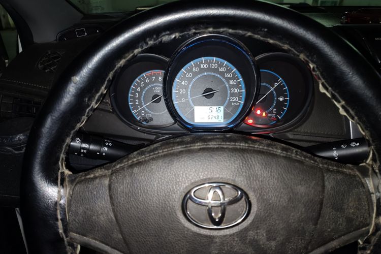 丰田 威驰 2016款 1.5L 手动智臻星耀版中控内饰14