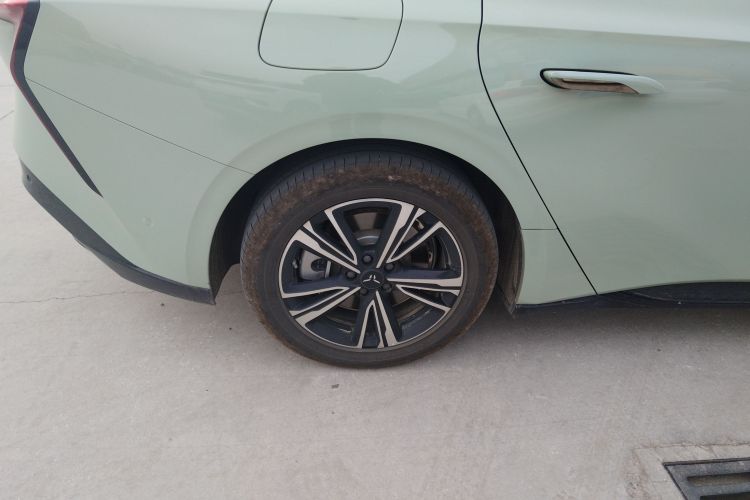 红旗EH7 2025款 600 智选版车身外观6008