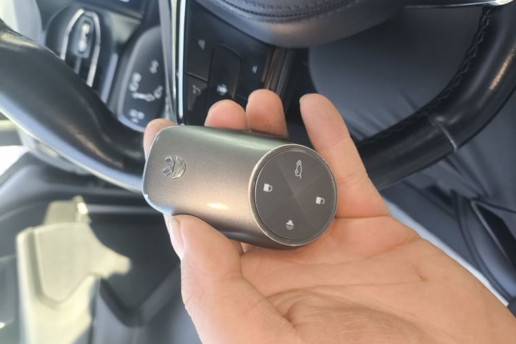 蔚来ES6 2020款 420KM 运动版中控内饰7001