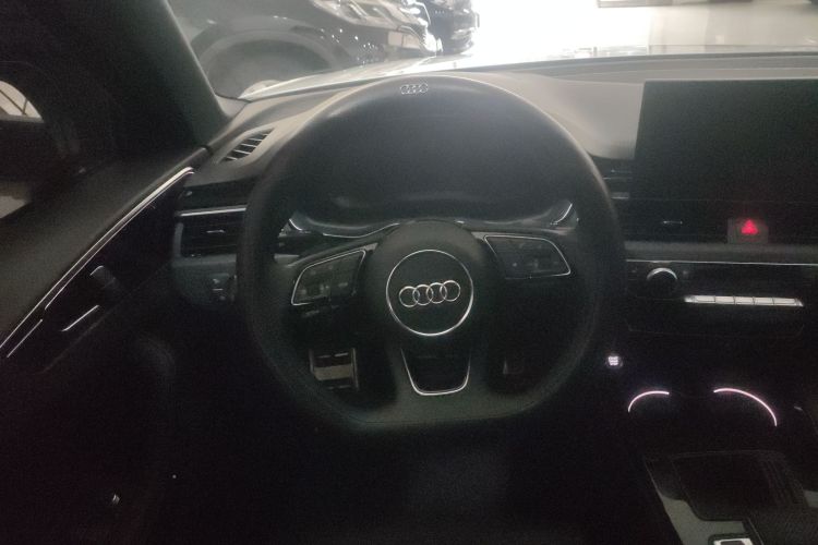 奥迪A4L 2024款 40 TFSI 豪华动感型中控内饰13