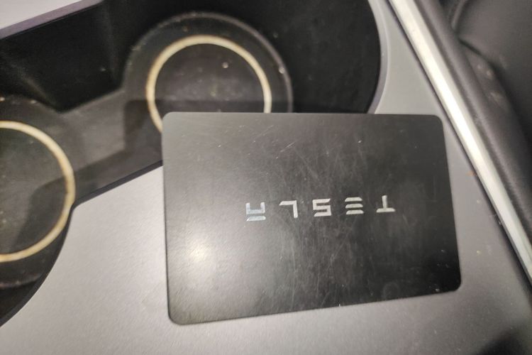 特斯拉 Model Y 2021款 标准续航后驱版中控内饰11