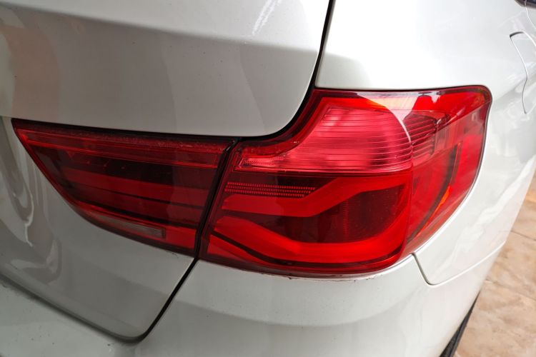 宝马3系GT 2017款 320i 时尚型车身外观9