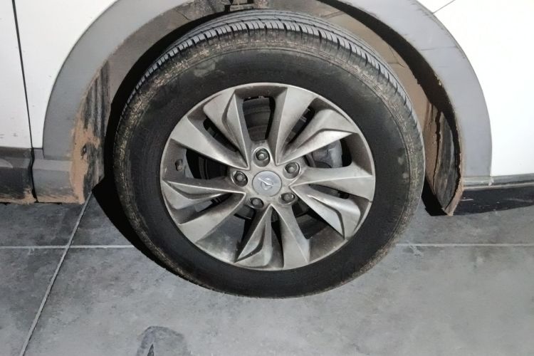 海马S5青春版 2017款 1.6L 手动尊贵型车身外观10