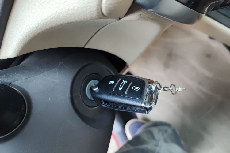 丰田 威驰 2014款 1.5L 自动智臻版中控内饰7001