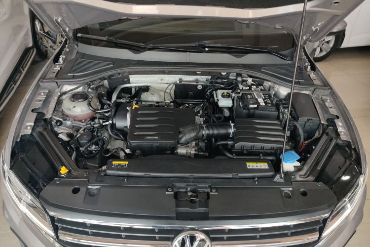 大众 宝来 2021款 1.5L 手动时尚智联版机舱底盘24