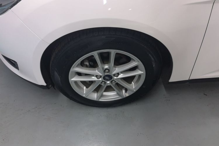 福特 福克斯 2018款 三厢经典 EcoBoost 180 自动精英型车身外观6007