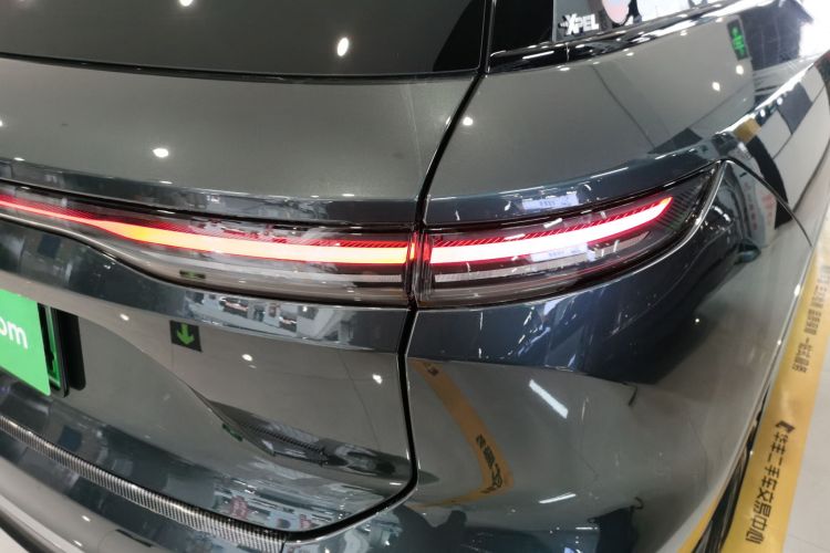 蔚来ES8 2024款 75kWh 行政版车身外观9