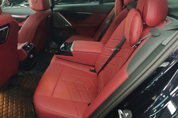 宝马5系 2025款 530Li 领先型 M运动套装中控内饰21