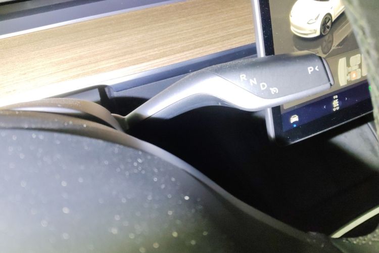 特斯拉 Model 3 2022款 后轮驱动版中控内饰18