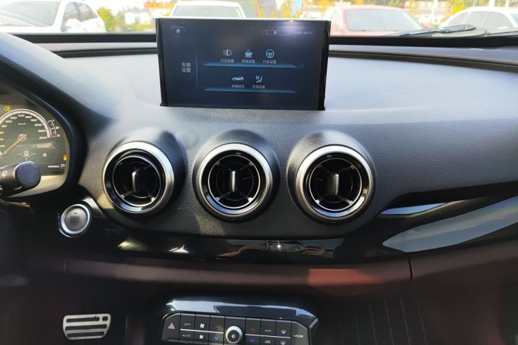 魏牌 VV7 2017款 2.0T 旗舰型中控内饰16
