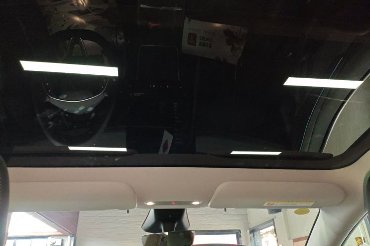 特斯拉 Model Y 2025款 后轮驱动 首发版中控内饰22