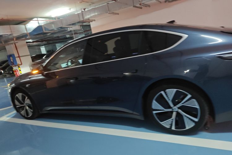 蔚来ET7 2024款 75kWh 行政版车身外观4