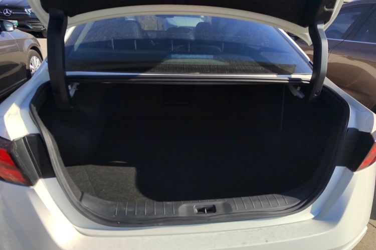 日产 天籁 2021款 2.0L XL 舒适版机舱底盘23