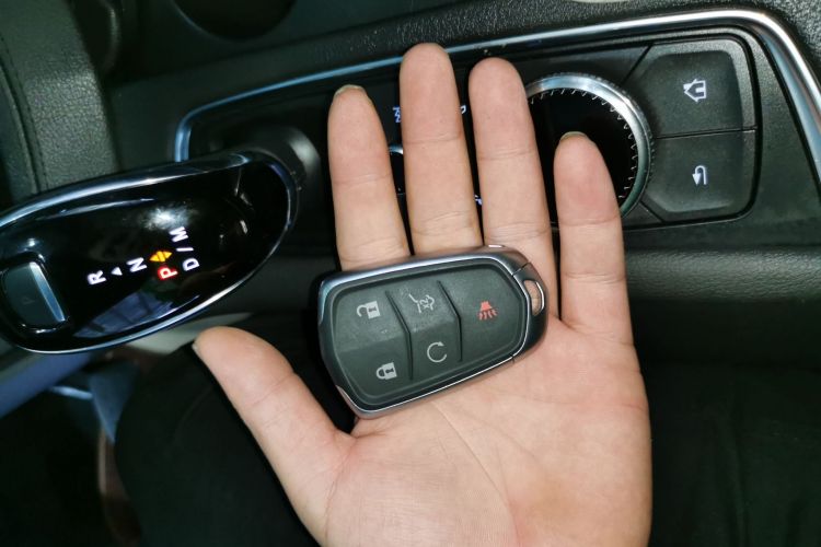 凯迪拉克XT6 2022款 2.0T 七座四驱豪华型中控内饰7001