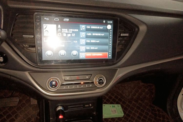 陆风X2 2017款 1.6L 自动劲锐版中控内饰16