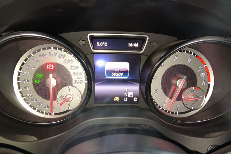 奔驰GLA 2016款 GLA 200 动感型中控内饰14