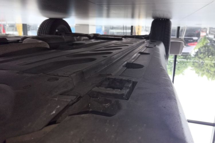 奔驰GLC 2017款 GLC 200 4MATIC机舱底盘29