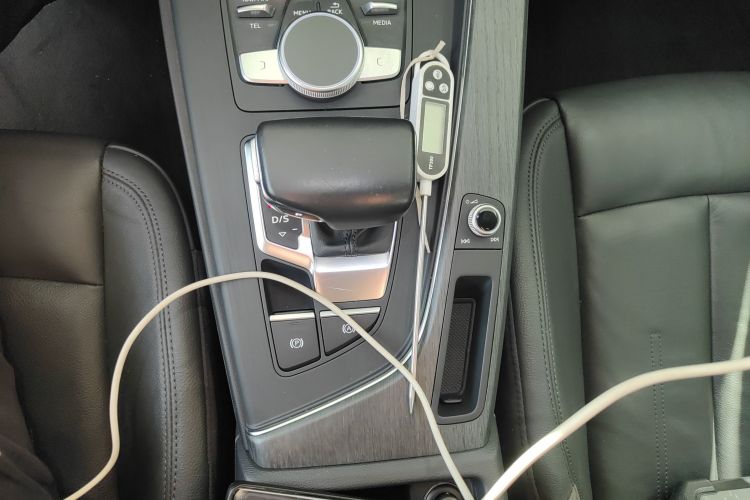 奥迪A4L 2017款 Plus 40 TFSI 风尚型中控内饰18