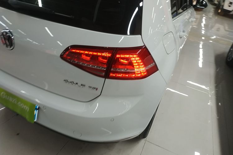 大众 高尔夫 2015款 1.4TSI 自动旗舰型车身外观9