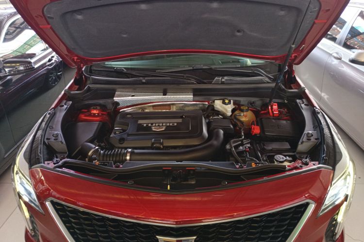 凯迪拉克XT4 2021款 28T 四驱铂金运动版机舱底盘24