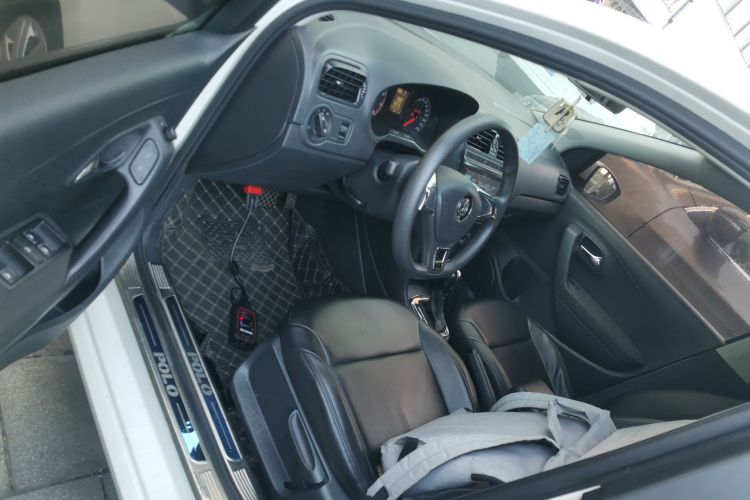 大众 Polo 2016款 1.4L 自动风尚型中控内饰20