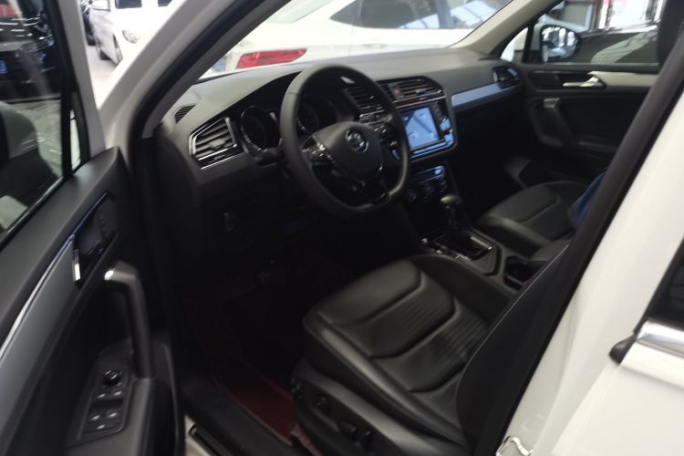 大众 途观L 2018款 330TSI 自动两驱舒适版中控内饰7003