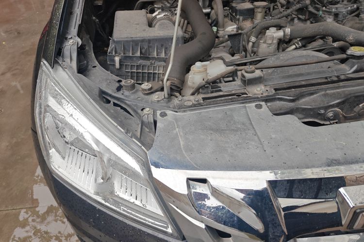 五十铃 瑞迈 2018款 2.8T经典版两驱豪华款加长货厢JE493ZLQ5F局部细节9006