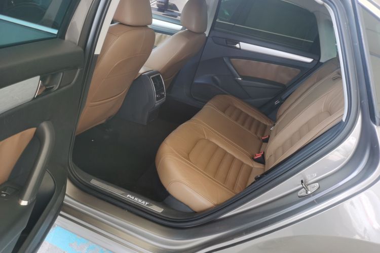 大众 帕萨特 2014款 1.8TSI DSG御尊版中控内饰21