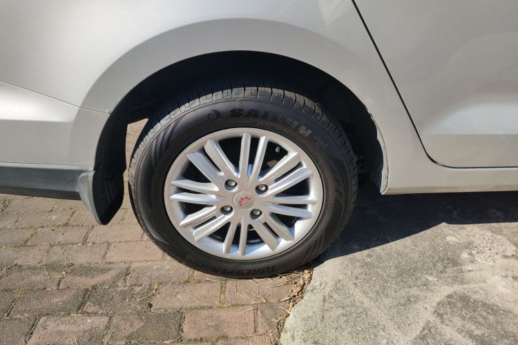 五菱汽车 五菱宏光 2015款 1.5L S1标准国V车身外观6008