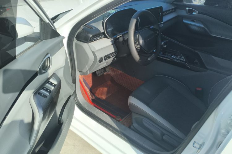 宝骏RC-5 2020款 1.5T CVT智耀豪华型中控内饰20