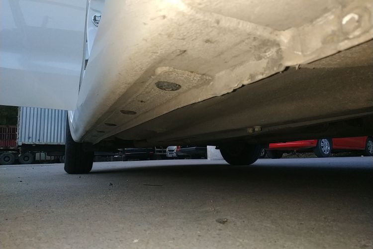 起亚K2 2015款 三厢 1.4L AT GLS局部细节9001