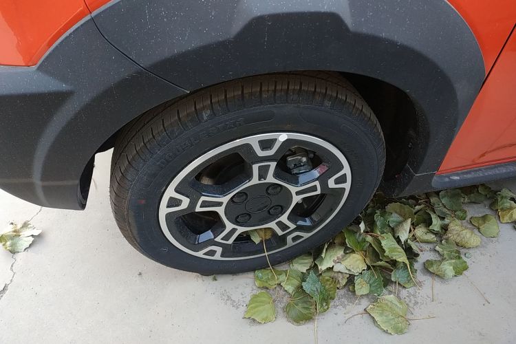 吉利银河 2025款 210km 熊猫骑士车身外观6007