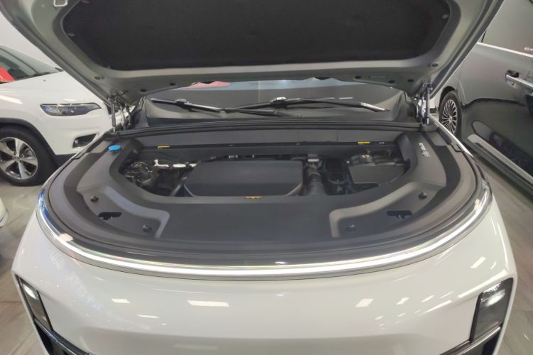 理想汽车 理想L8 2023款 Pro机舱底盘24