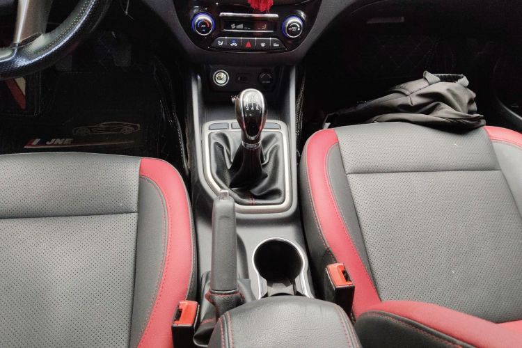 长安 逸动 2016款 XT 1.6L 手动俊酷型中控内饰18