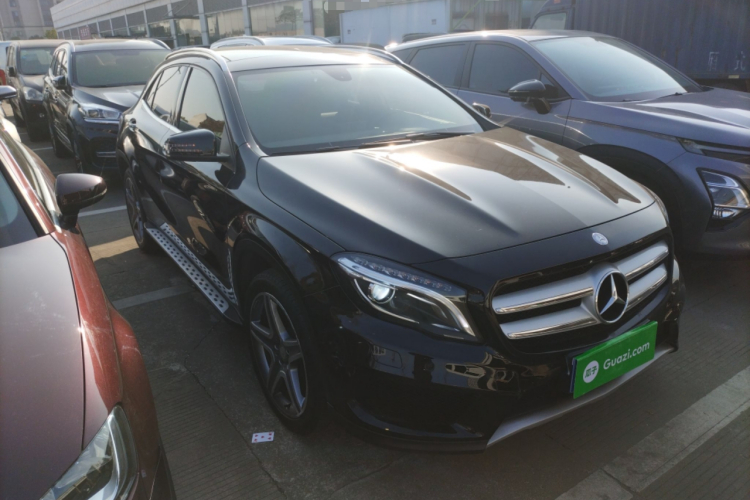 奔驰GLA 2015款 GLA 260 4MATIC 运动型车身外观3