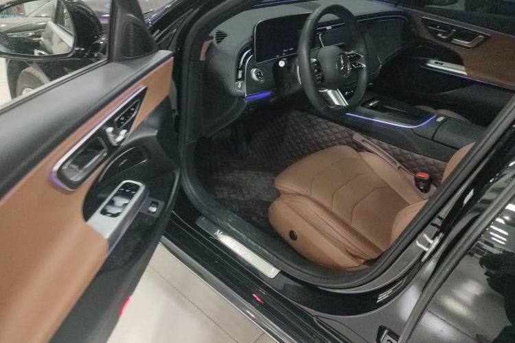 奔驰E级 2024款 改款 E 300 L 时尚运动型中控内饰20