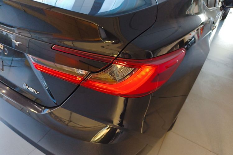 丰田 凯美瑞 2024款 双擎 2.0HGVP 豪华版车身外观6006