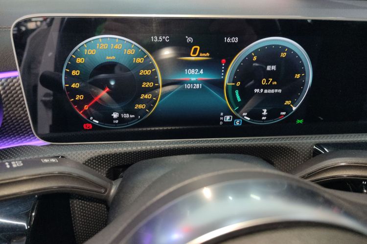 奔驰A级 2019款 A 200 L 运动轿车中控内饰14
